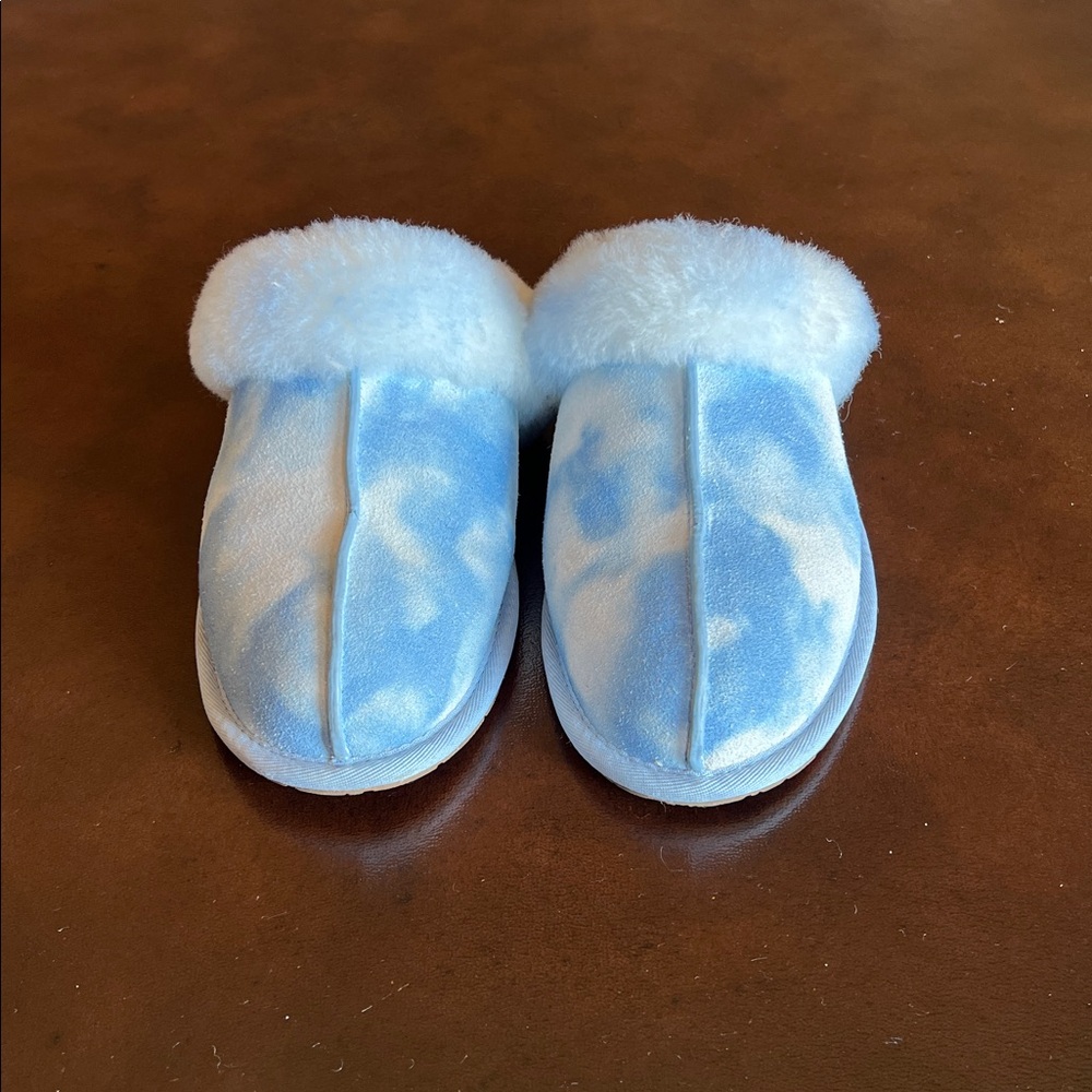 UGG Cozy Blue Cloud Tie-Dye Slippers SIZE 8